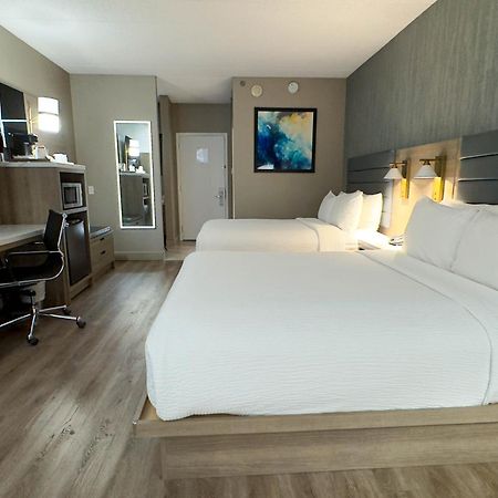 Radisson Hotel Montreal Airport Exterior photo