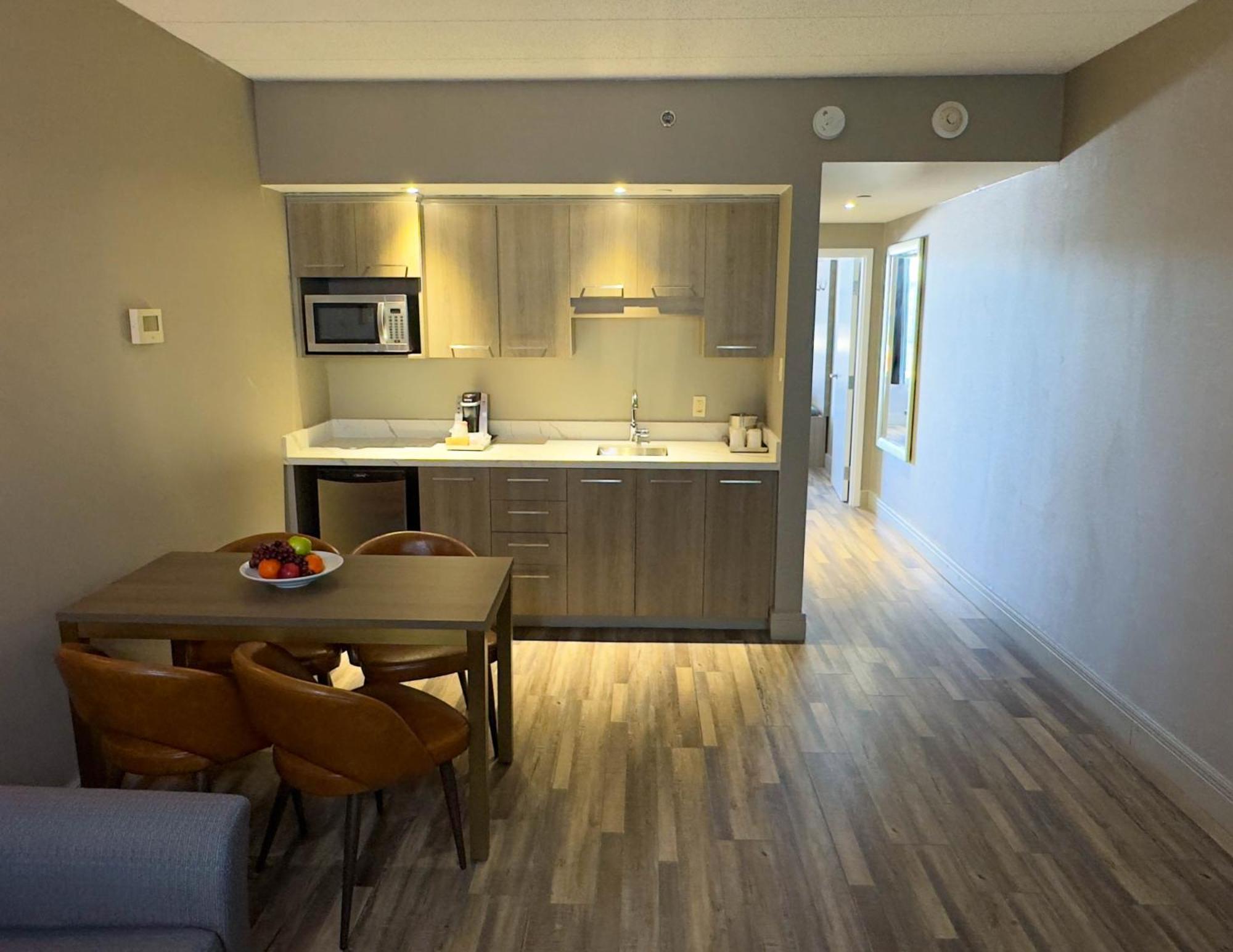 Radisson Hotel Montreal Airport Exterior photo