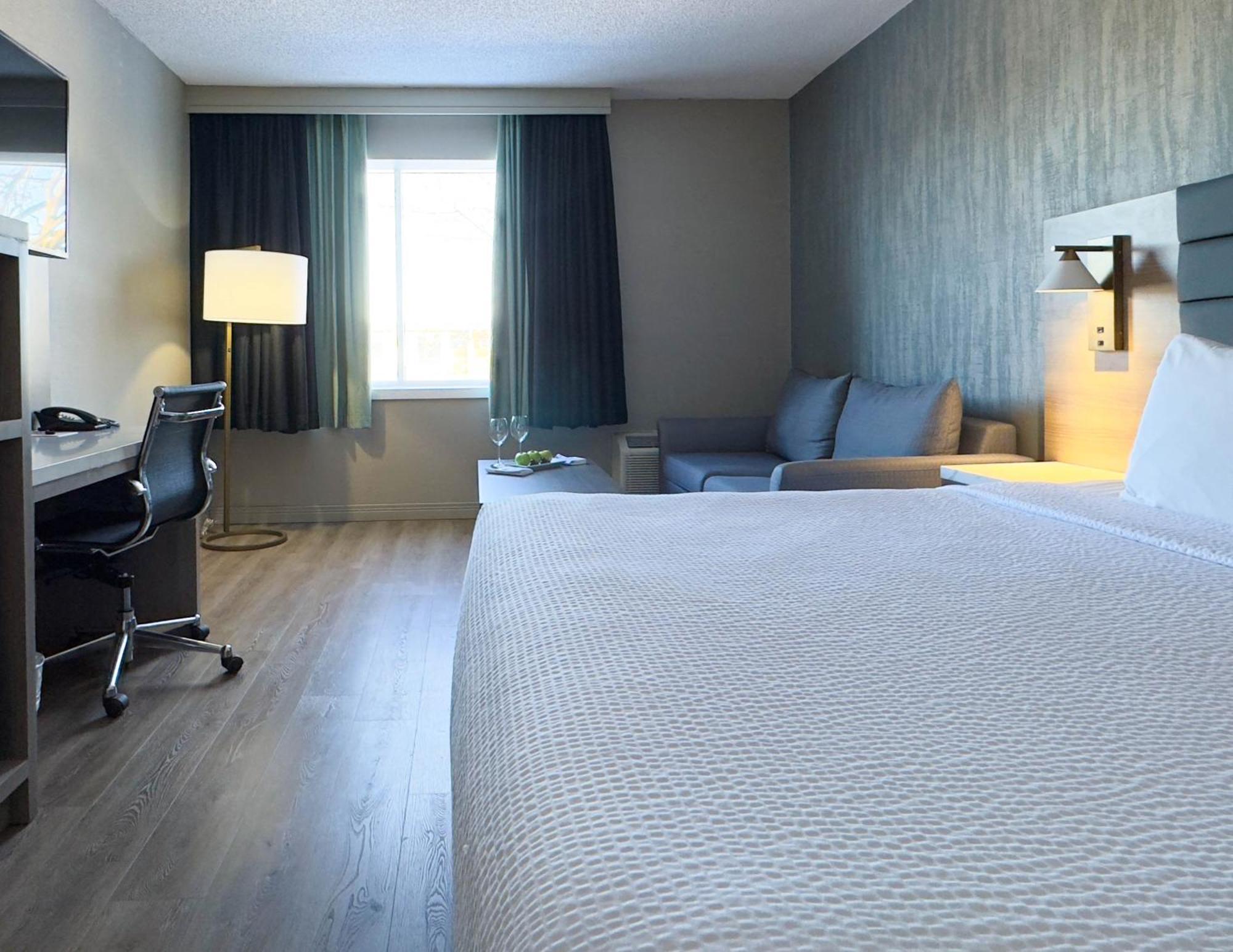 Radisson Hotel Montreal Airport Exterior photo