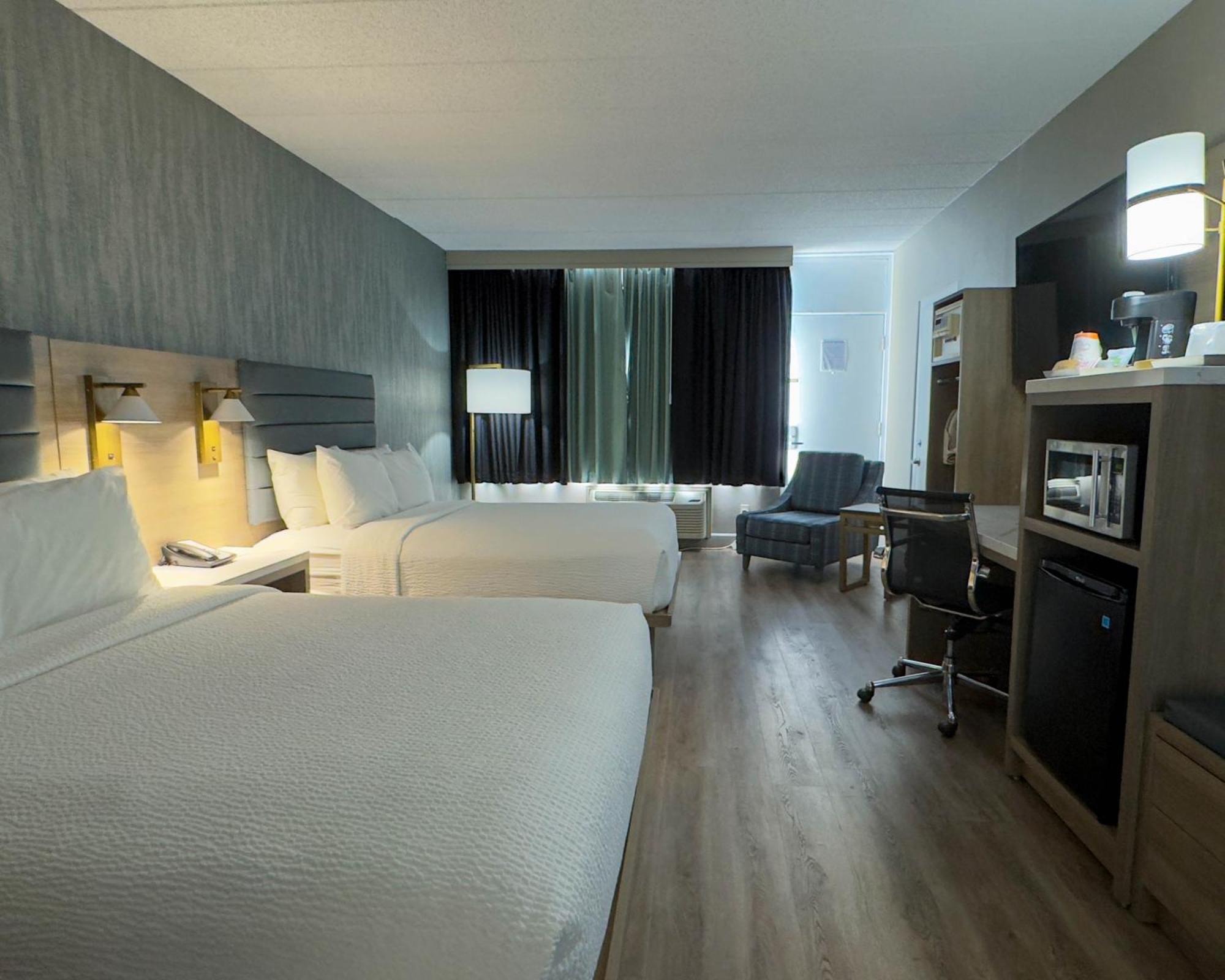 Radisson Hotel Montreal Airport Exterior photo