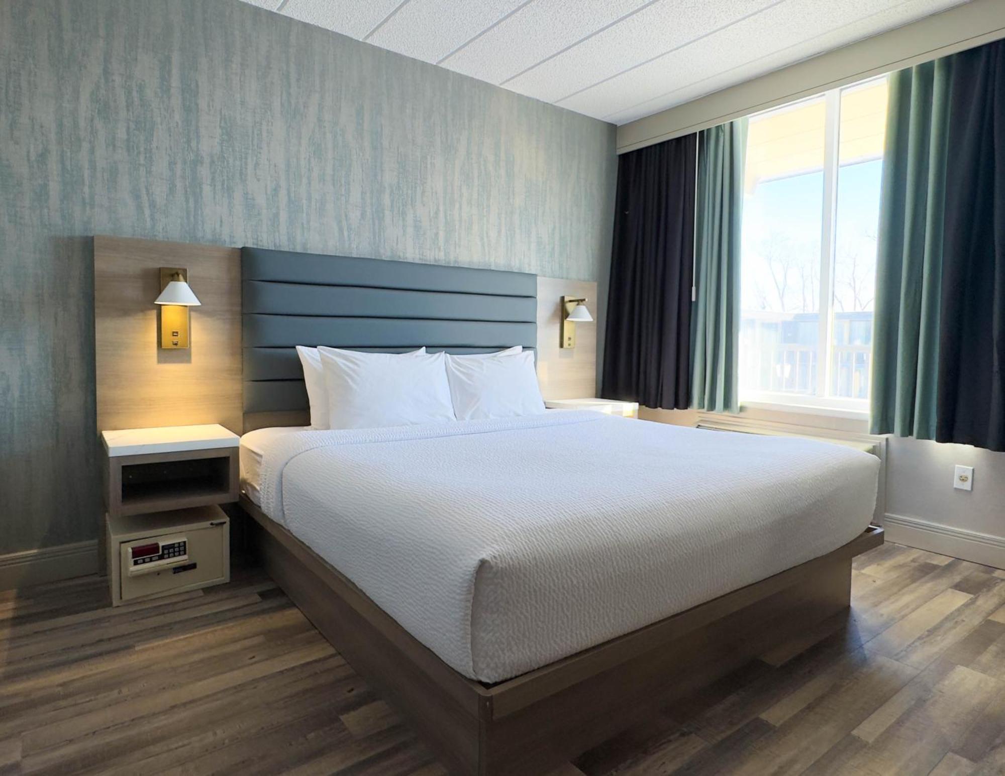 Radisson Hotel Montreal Airport Exterior photo