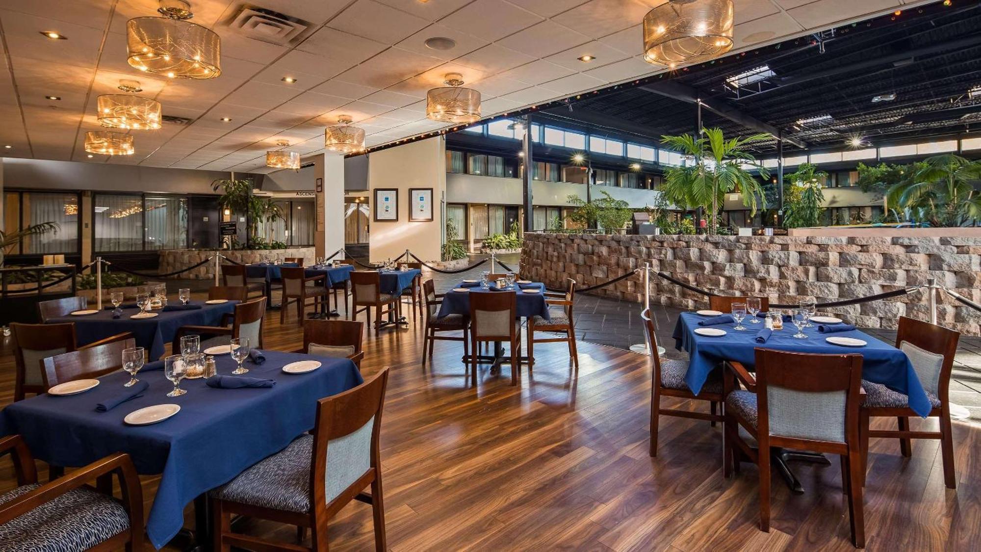 Radisson Hotel Montreal Airport Exterior photo