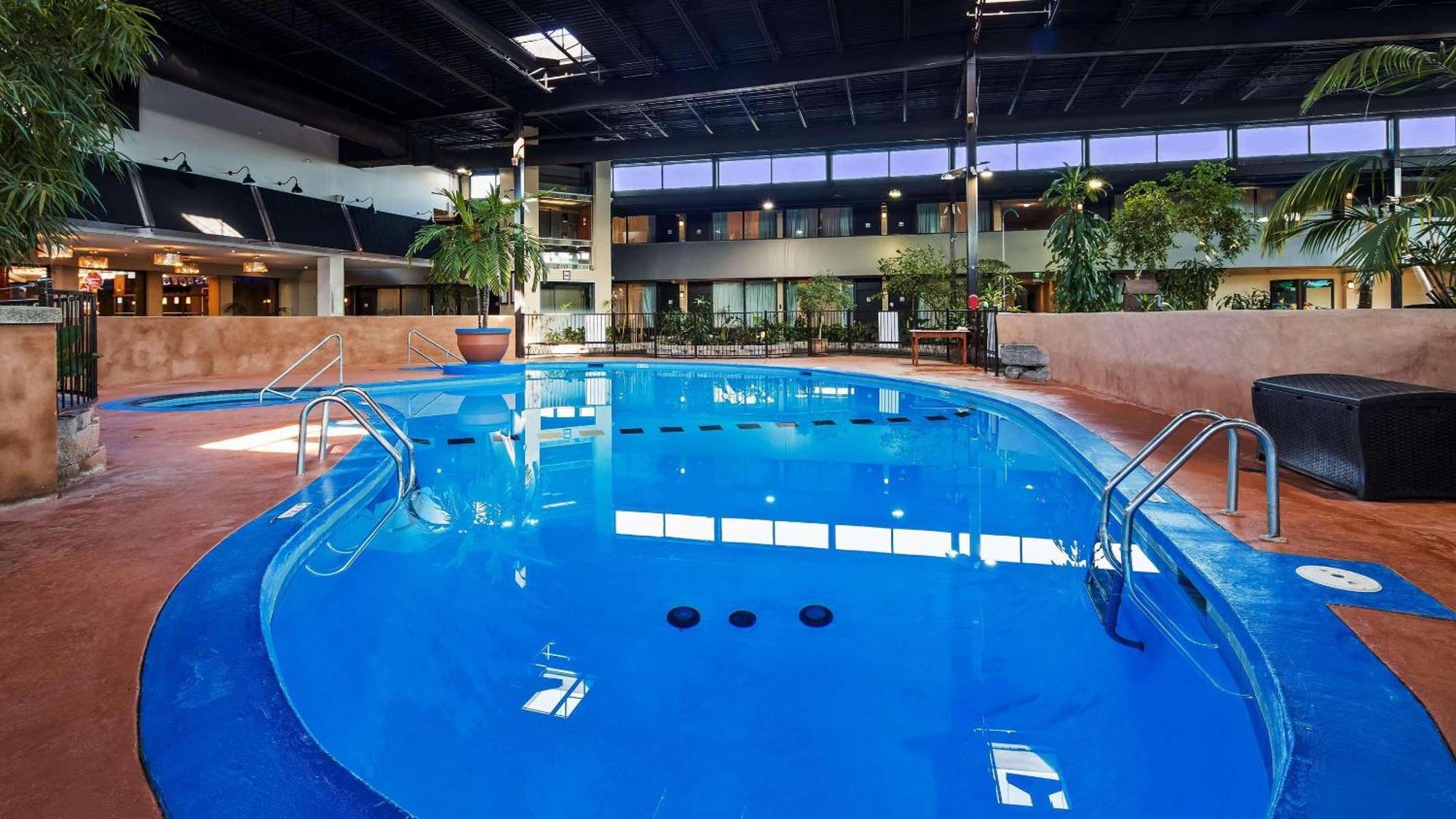Radisson Hotel Montreal Airport Exterior photo