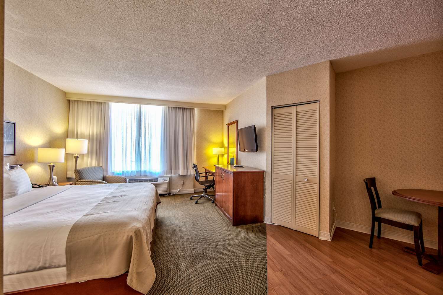 Radisson Hotel Montreal Airport Room photo
