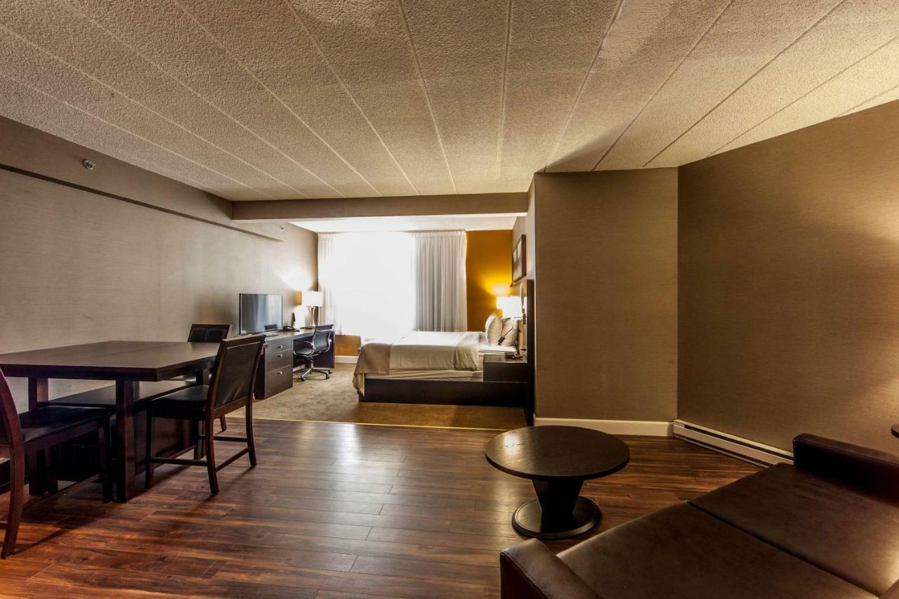 Radisson Hotel Montreal Airport Exterior photo