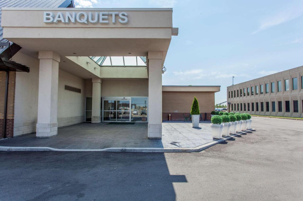 Radisson Hotel Montreal Airport Exterior photo