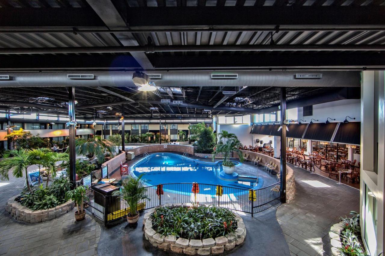 Radisson Hotel Montreal Airport Exterior photo