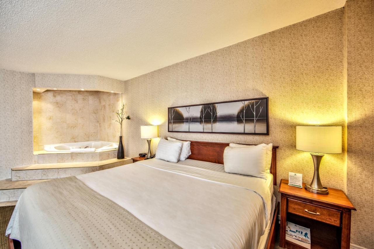 Radisson Hotel Montreal Airport Exterior photo